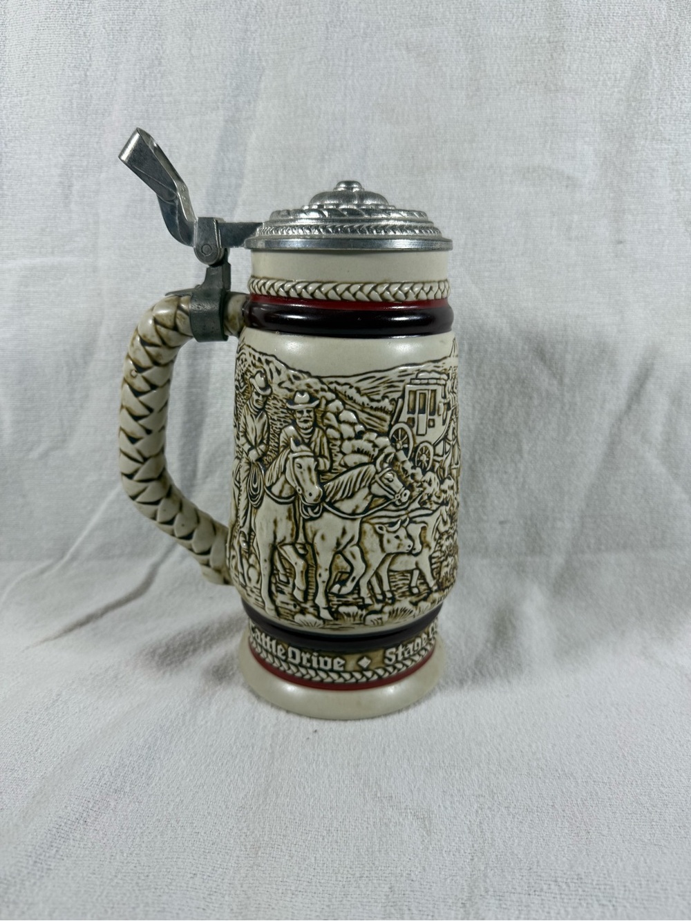 Vintage Avon 1980 Cattle Drive Stage Coach Cowboy Roping Chuckwagon Beer Stein